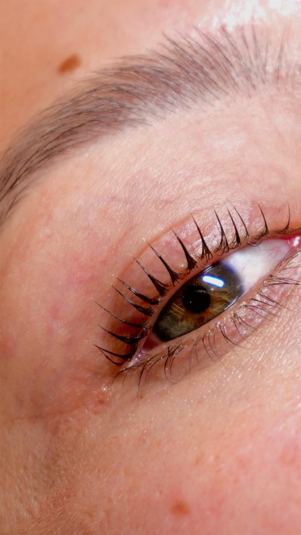 Pestañas con Lash Lift Parisienne, primer plano